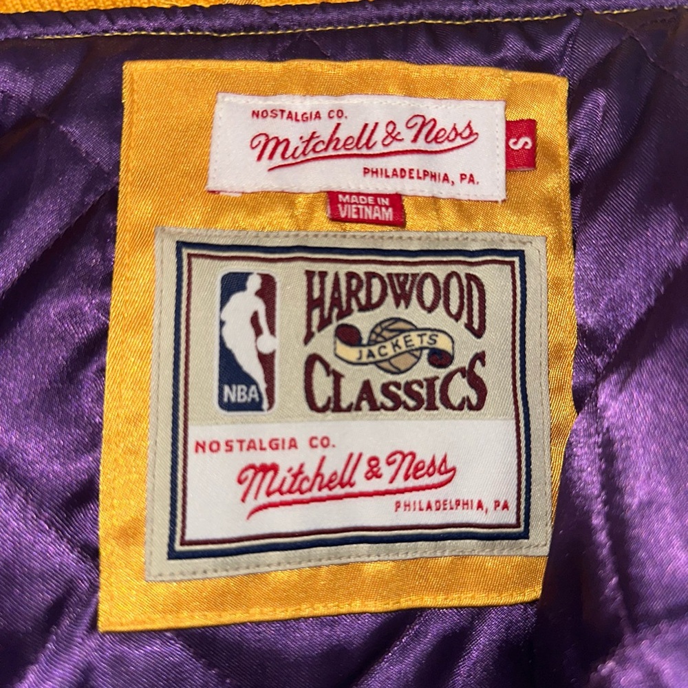 Los Angeles Lakers Gold Satin Jacket Luka Doncic Lebron James - Picture 3 of 3